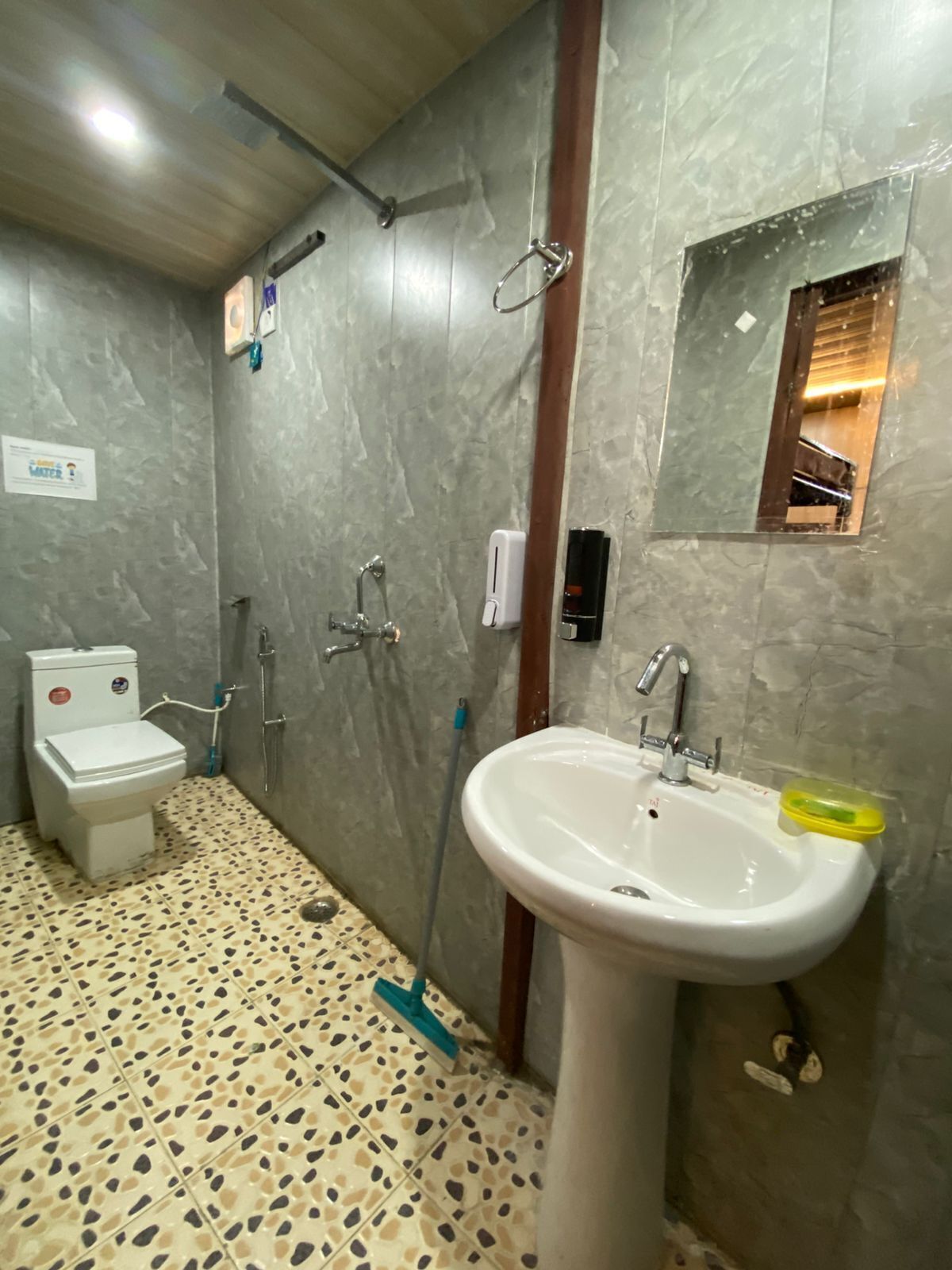 Comfort Room, Mountain View | Bathroom | Free toiletries, towels, soap, shampoo