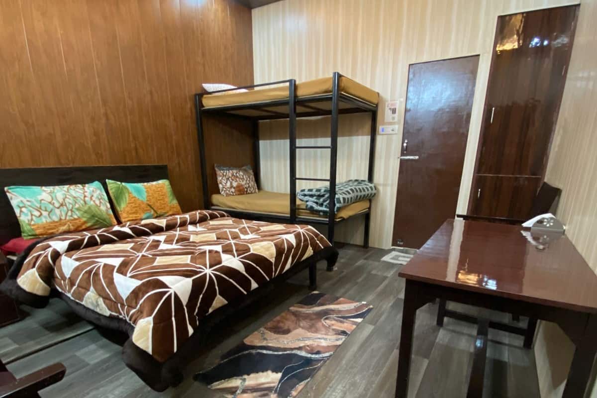 Economy Quadruple Room, Mountain View