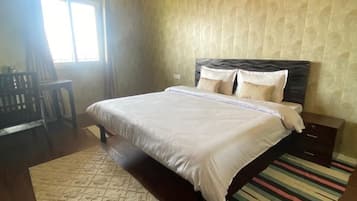 Comfort Room, Mountain View | Desk, free WiFi