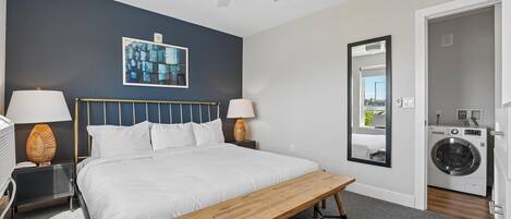 One Bedroom, King Bed (Self Check-in) | ห้องพักตกแต่งอย่างมีเอกลักษณ์, ตกแต่งพิเศษโดยเฉพาะ