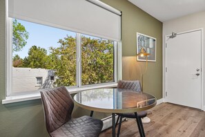 Queen Studio (Self Check-in) | Individually decorated, individually furnished, laptop workspace - Kasa LoHi Denver (Denver)