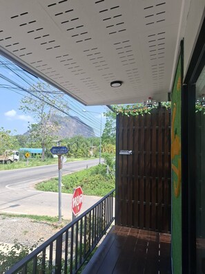 Zimmer, 6 Schlafzimmer, Raucher | Unterkunftsgelände