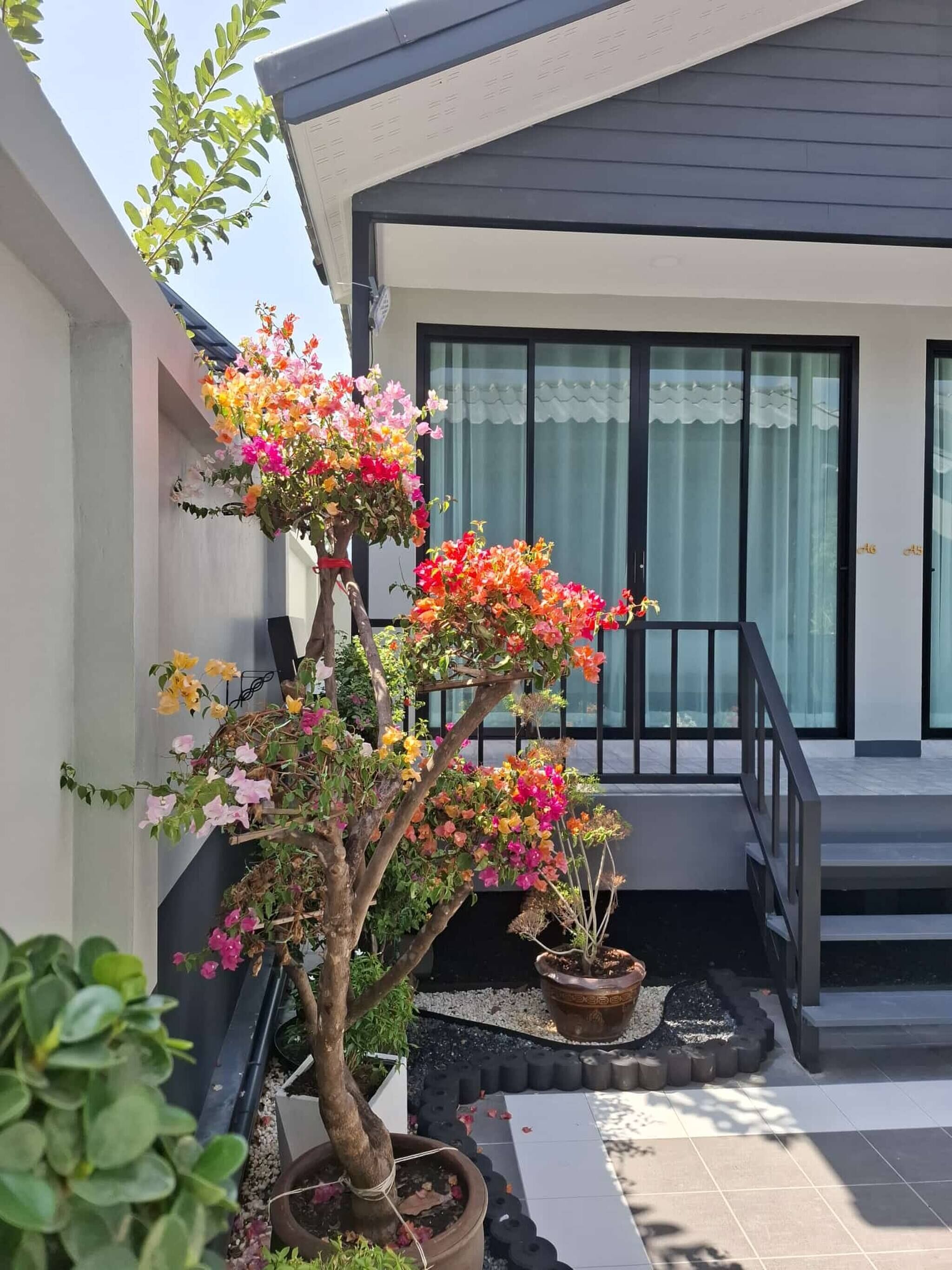 Huone, 6 makuuhuonetta, tupakointi sallittu | Yksityiskohta ulkoa