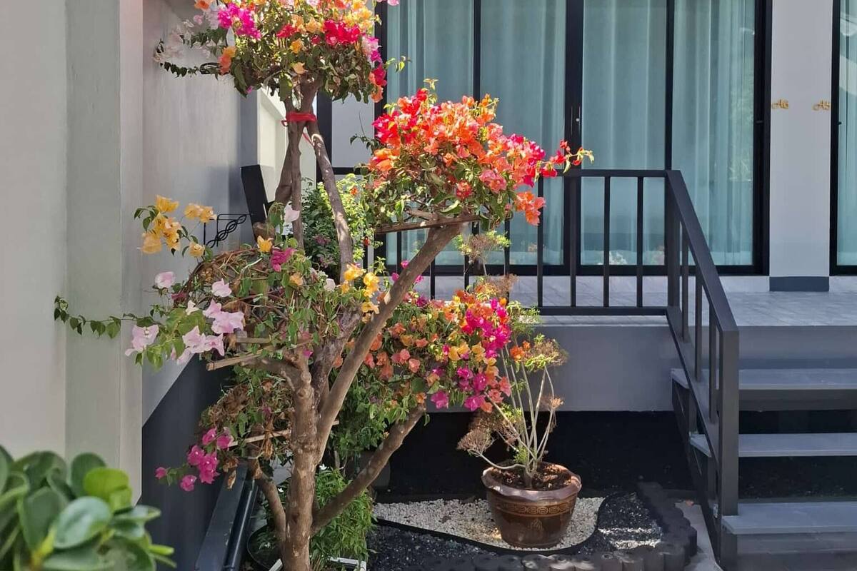 Huone, 6 makuuhuonetta, tupakointi sallittu | Yksityiskohta ulkoa