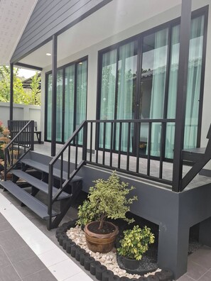 Huone, 6 makuuhuonetta, tupakointi sallittu | Yksityiskohta ulkoa