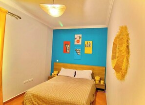 1 habitación, tabla de planchar con plancha, wifi gratis y ropa de cama 