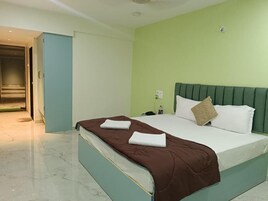 Habitación Deluxe doble, vistas al mar | Escritorio