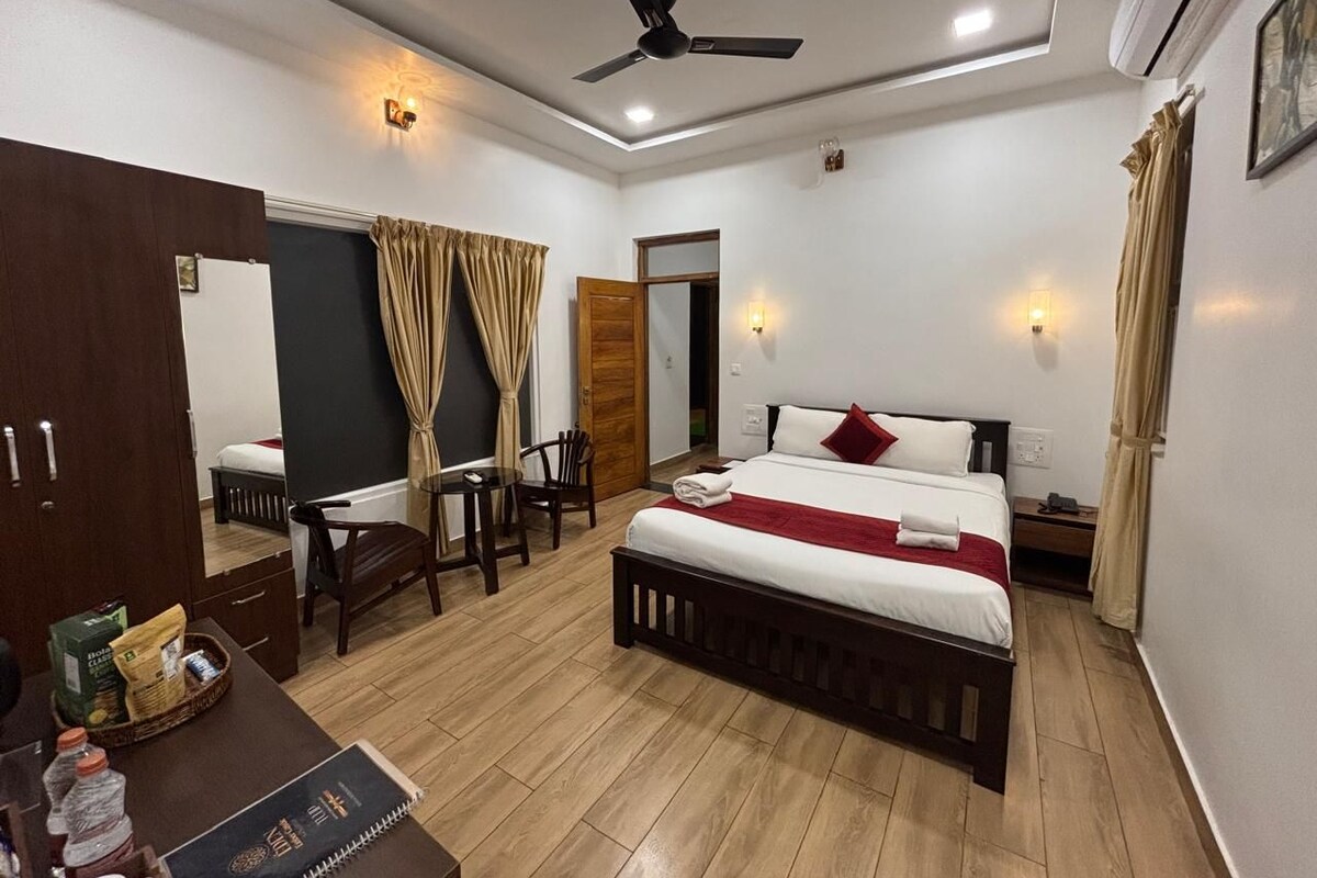 Premium Room | Premium bedding, minibar, in-room safe, laptop workspace