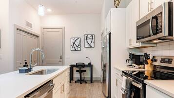 Apartment, 1 Bedroom, Smoking, Balcony | Interior