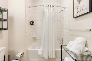 Apartment, 1 Bedroom, Smoking, Balcony | Bathroom - Riverwalk Oasis - Pool, Free Parking & Views (San Antonio)