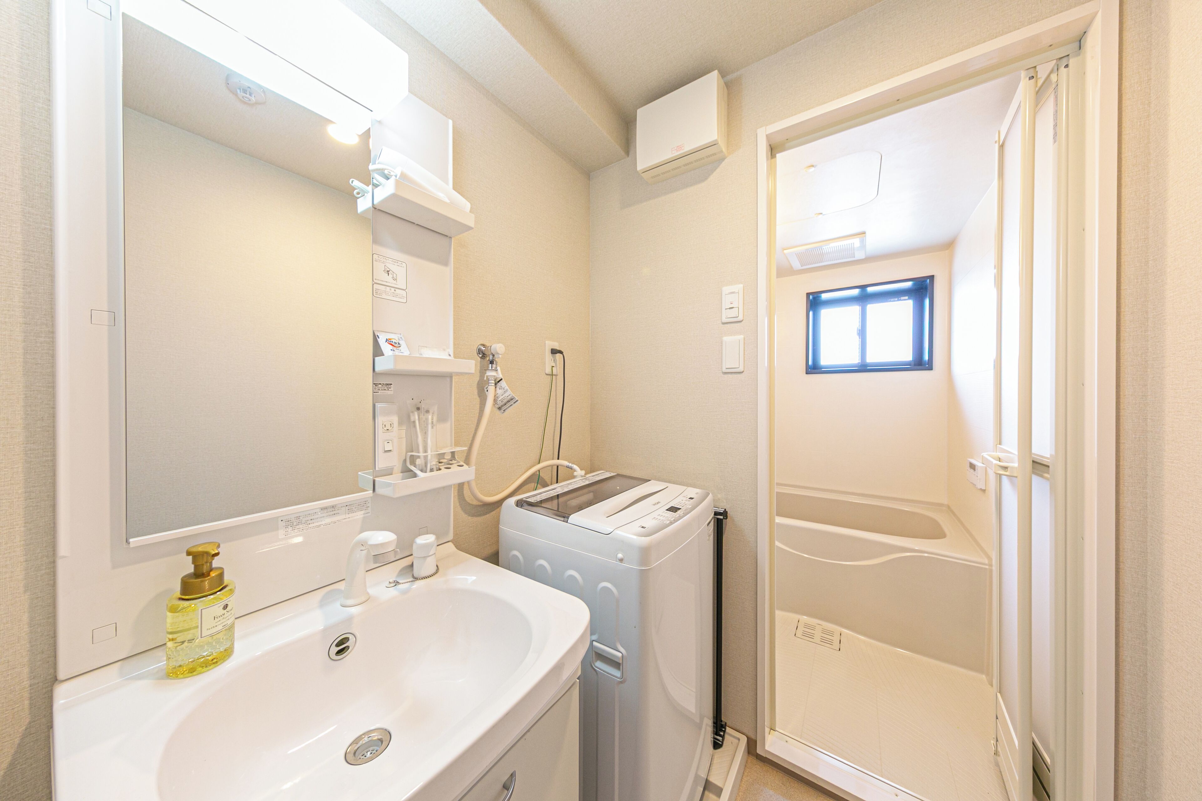 Twin Room | Bathroom