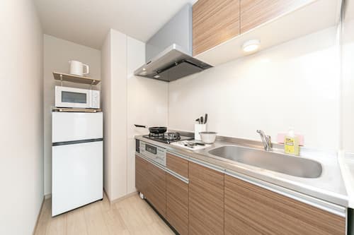 Family Room | Private kitchen | Full-size fridge, microwave, stovetop, cookware/dishes/utensils