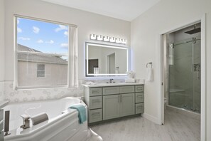 Shower, jetted bath, hair dryer, towels - SOUTH-FACING POOL, SPA, THEATER, GAMEROOM NEAR DISNEY (Haines City)