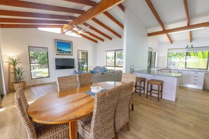 Interior - Amity Treetops - beautiful coastal escape (Amity)