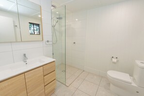 Towels, soap, toilet paper - Amity Treetops - beautiful coastal escape (Amity)