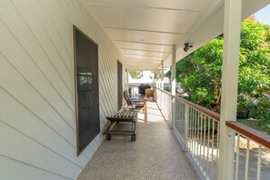 Terrace/patio - Amity Treetops - beautiful coastal escape (Amity)