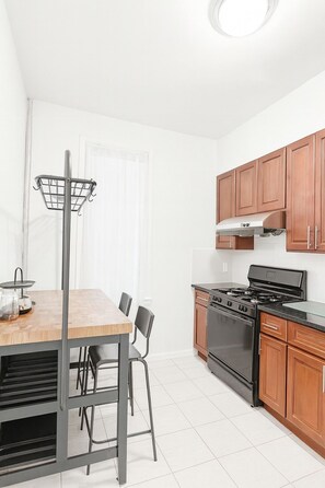 Private kitchen - 2-bdr apartment in chinatown (New York)