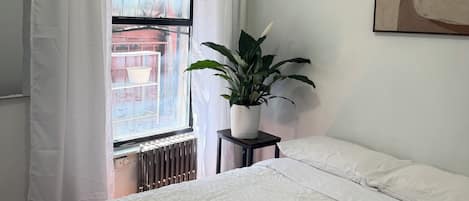 2 makuuhuonetta, silitysrauta/-lauta, ilmainen Wi-Fi, vuodevaatteet