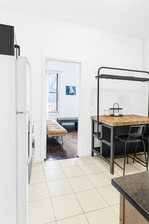 Interior - 2-bdr apartment in chinatown (New York)