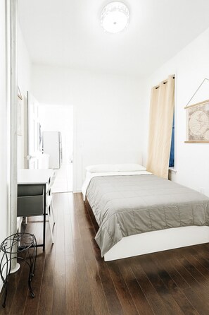 Room - 2-bdr apartment in chinatown (New York)