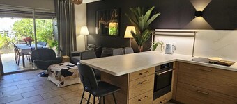 Seafront, lodge like at a friend's with daily tours of the island