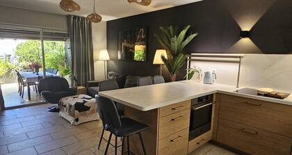 Seafront, lodge like at a friend's with daily tours of the island