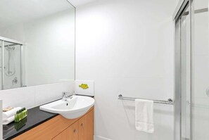 Hair dryer, towels, soap, shampoo - Belle Escapes Ships & Sips (Cairns)