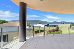 Terrace/patio - Belle Escapes Ships & Sips (Cairns)
