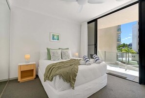 2 bedrooms, iron/ironing board, WiFi, bed sheets - Belle Escapes Ships & Sips (Cairns)