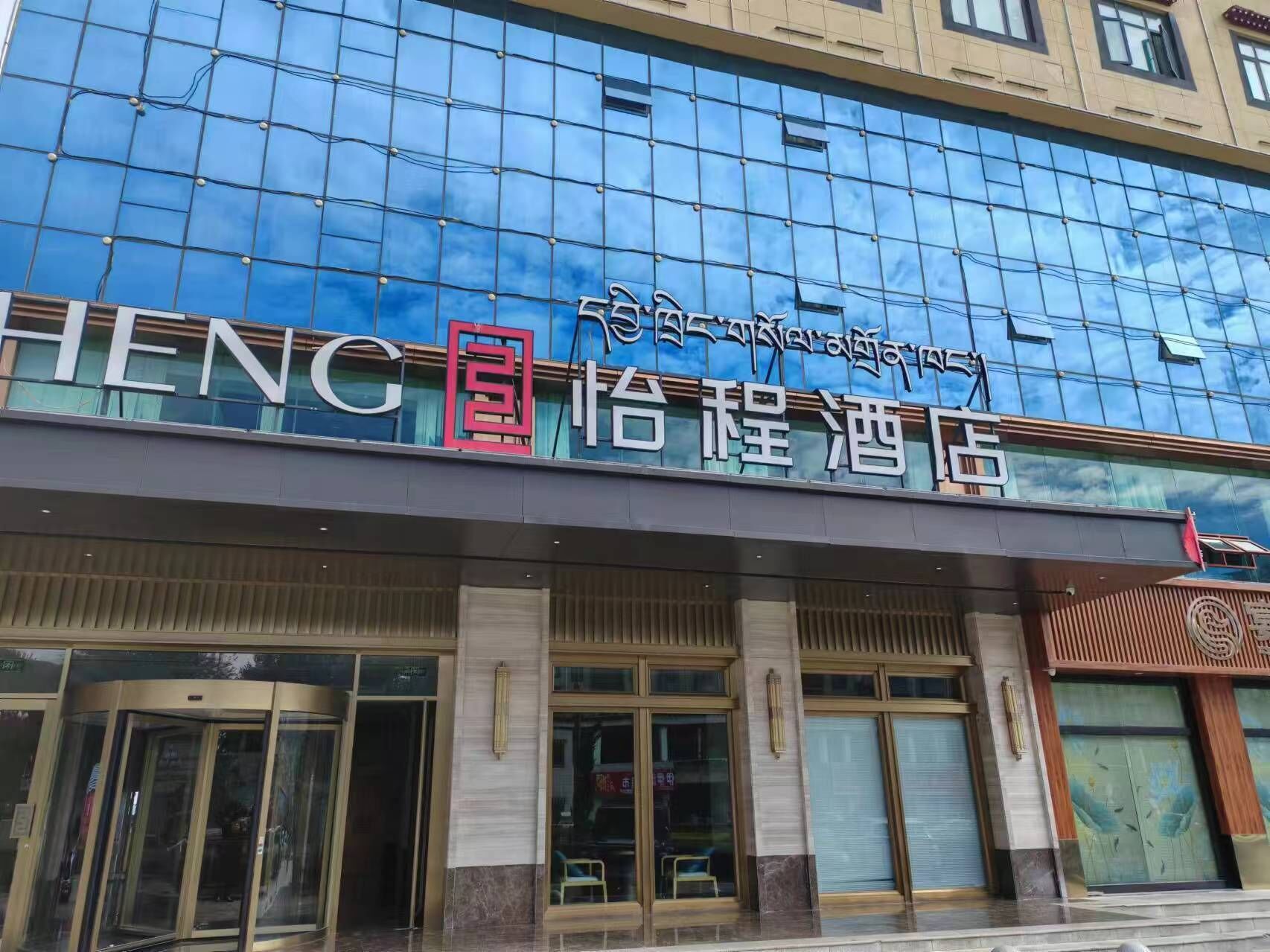 تفاصيل الفندق من الخارج