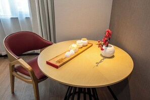 Basic Double Room | Dining - Minzu Road Yicheng Hotel (Shannan)