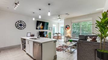 Condo, 1 Bedroom, Accessible, Smoking | Living area | Books