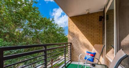 Riverwalk & Pool View Condo Pets & Free Parking