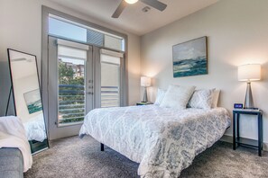 Room - Luxury Riverwalk Condo Pool, Balcony, Parking (San Antonio)