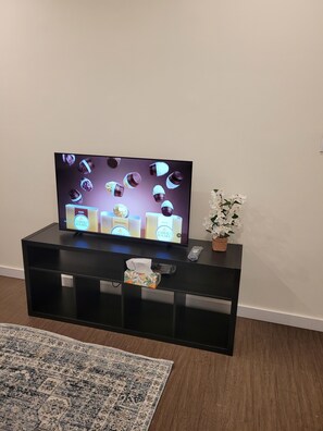 Interior - Beacon cozy home (Edmonton)