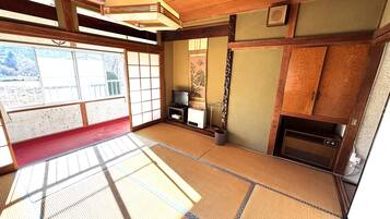 Quadruple Room, Mountain View | Free WiFi, bed sheets