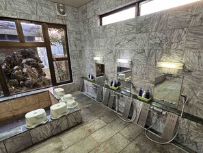 Chambre Quadruple, vue montagne | Salle de bain