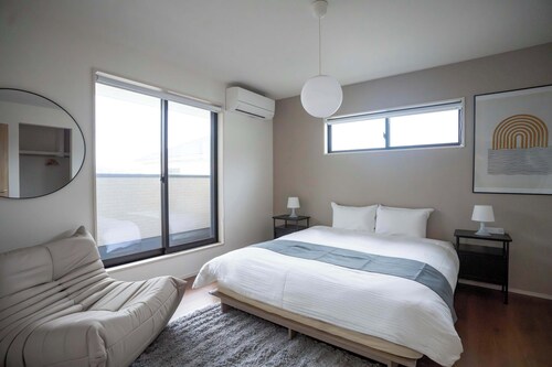 Bright 4BR Home in Ozu Sleeps 11 by Restavio