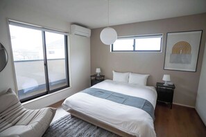 3 bedrooms, desk, iron/ironing board, WiFi