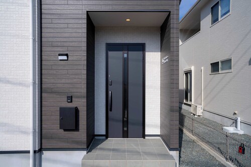 Bright 4BR Home in Ozu Sleeps 11 by Restavio