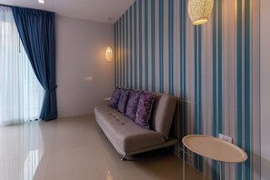 Living area - Lespalm Resort by Vacayandco (Tambon Si Sunthon)