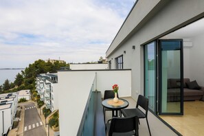 Outdoor dining - Velaris Apartment 401 (Vlorë)