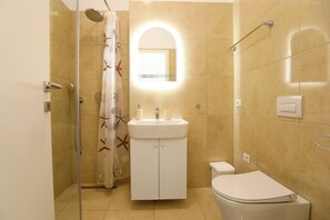 Shower, hair dryer, bidet, towels - Velaris Apartment 401 (Vlorë)