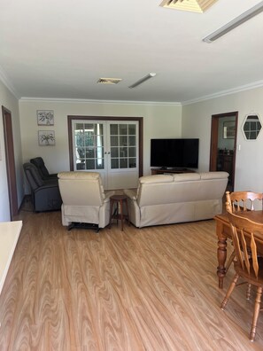 Living area - 367 The Avenue - walking distance to town, private (Harvey)