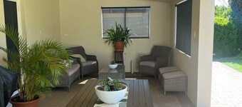 367 The Avenue - walking distance to town, private