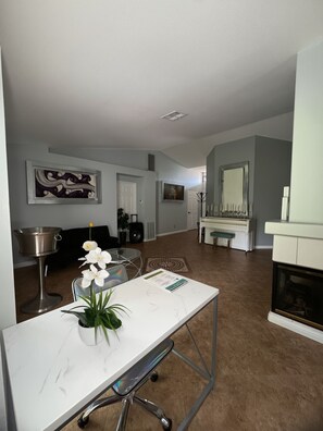Interior - Palm Desert (Palm Desert)