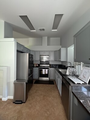 Fridge, microwave, stovetop, toaster - Palm Desert (Palm Desert)