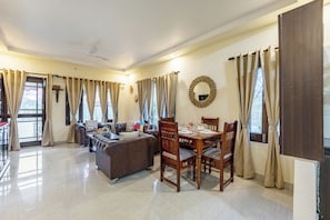 Deluxe Villa | Dining - Alaya Stays Rainmist 4BHK PetFriendly (Tungali)
