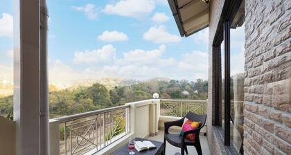 Alaya Stays Rainmist 4BHK PetFriendly