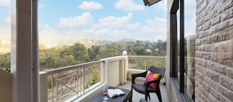 Alaya Stays Rainmist 4BHK PetFriendly